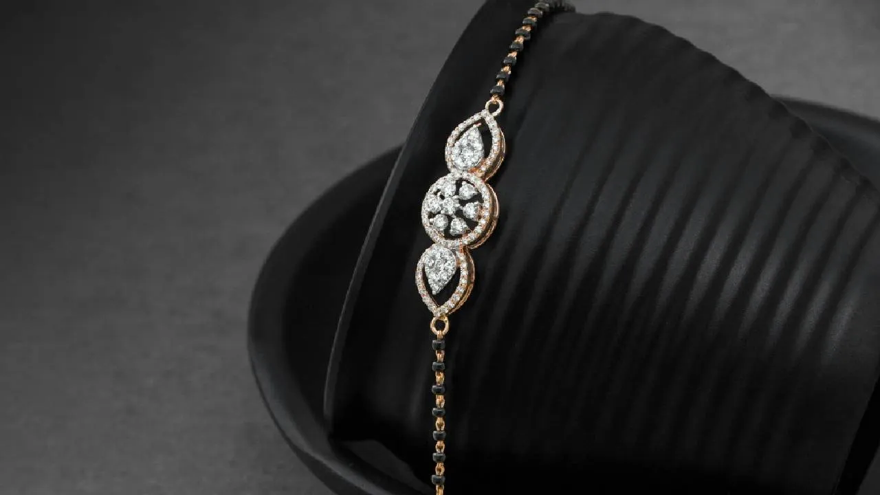 Jewel Fashion 2025: ಕೈಗಳ ಅಂದ ಹೆಚ್ಚಿಸುವ ಬ್ರೇಸ್ಲೆಟ್ ಆಗಿ ಬದಲಾದ ಕರಿಮಣಿ ಸರ - Image 3