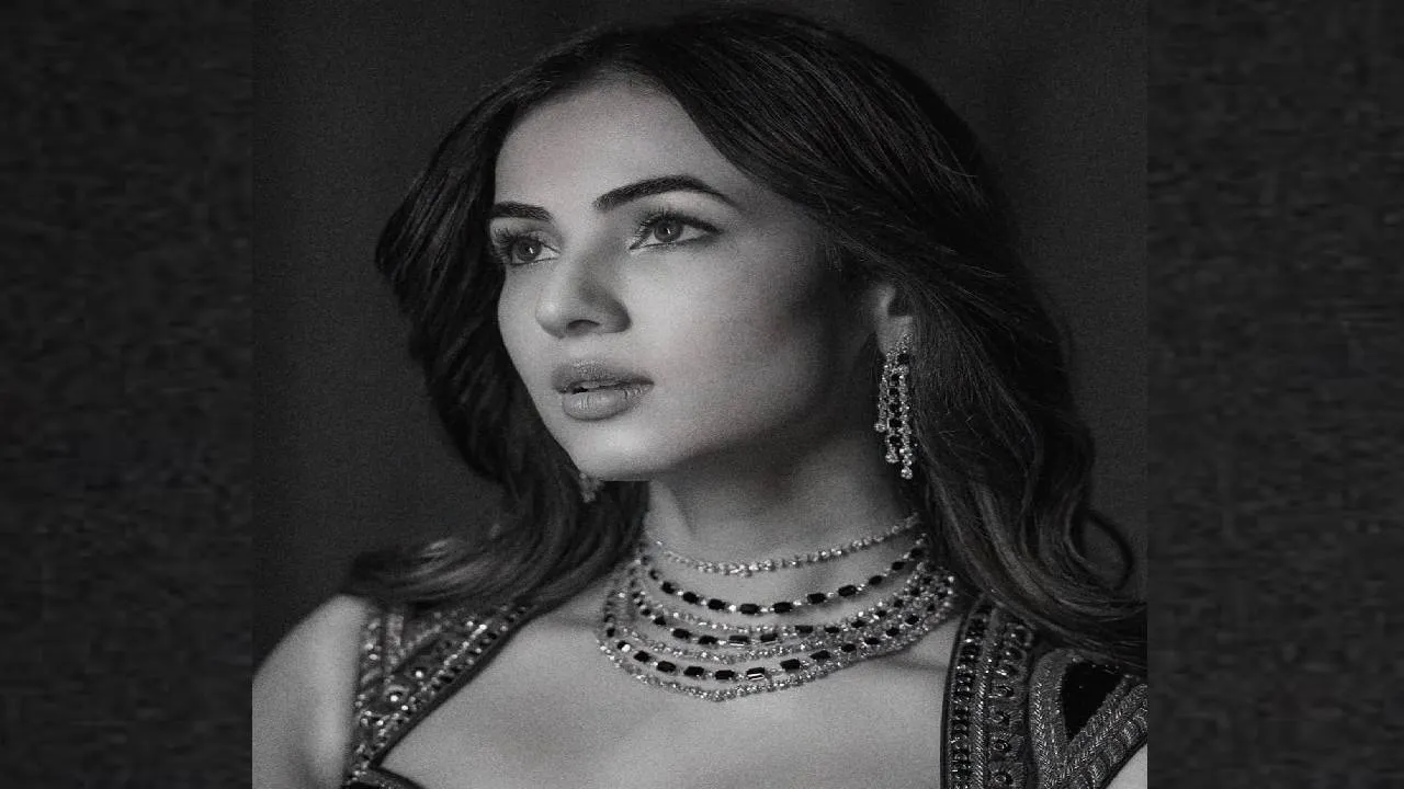 Jewel Fashion 2026: ಗ್ರ್ಯಾಂಡ್ ಲುಕ್‌ಗೆ ಬಂತು ಮಲ್ಟಿ ಲೇಯರ್ಡ್ ನೆಕ್ಲೇಸ್ - Image 2