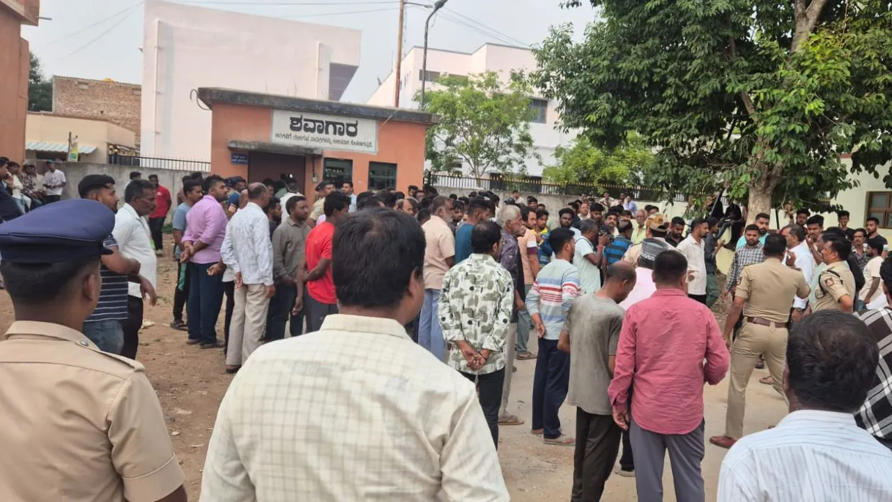 ಭಟ್ಕಳದಲ್ಲಿ ಕಪ್ಪೆಚಿಪ್ಪು ಸಂಗ್ರಹಿಸಲು ಹೋಗಿ 8 ಮಂದಿ ಸಾವು, ಮಥುರಾ ದೋಣಿ ದುರಂತದಲ್ಲಿ 10 ಮಂದಿ ನೀರುಪಾಲು; ಈ ವರ್ಷದ ಭೀಕರ ಜಲ ದುರಂತಗಳಿವು - Image 4
