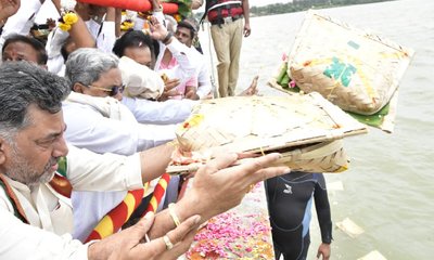 ಕಬಿನಿ ಜಲಾಶಯಕ್ಕೆ ಬಾಗಿನ ಅರ್ಪಿಸಿದ ಸಿಎಂ ಸಿದ್ದರಾಮಯ್ಯ