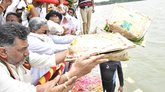 ಕಬಿನಿ ಜಲಾಶಯಕ್ಕೆ ಬಾಗಿನ ಅರ್ಪಿಸಿದ ಸಿಎಂ ಸಿದ್ದರಾಮಯ್ಯ