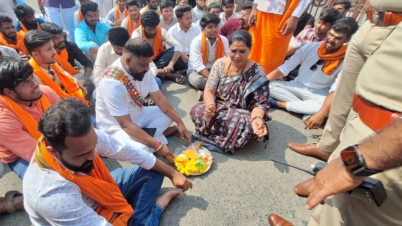 ಕಲಬುರಗಿ ಕೋಟೆಯ ಶ್ರೀ ಸ್ವಯಂಭೂ ಸೋಮೇಶ್ವರ ಪೂಜೆಗೆ ಮುಂದಾದ ಹಿಂದೂ ಕಾರ್ಯಕರ್ತರ ಬಂಧನ