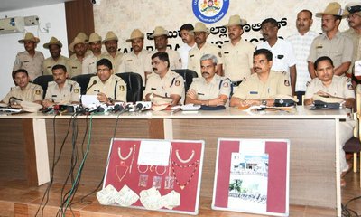 ಮನೆಗೆ ನುಗ್ಗಿ ದರೋಡೆ: 4 ಜನ ಅಂತಾರಾಜ್ಯ ದರೋಡೆಕೋರರ ಬಂಧನ