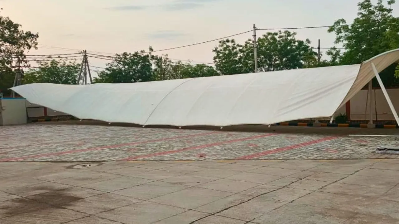 ಕಲಬುರಗಿ ಪ್ರಬುದ್ಧ ಅಕಾಡೆಮಿಯ 2 ಕೋಟಿ ವೆಚ್ಚದ ಪಾರ್ಕಿಂಗ್ ಶೆಡ್ ಧರೆಗೆ; ಕಳಪೆ ಕಾಮಗಾರಿ ಆರೋಪ