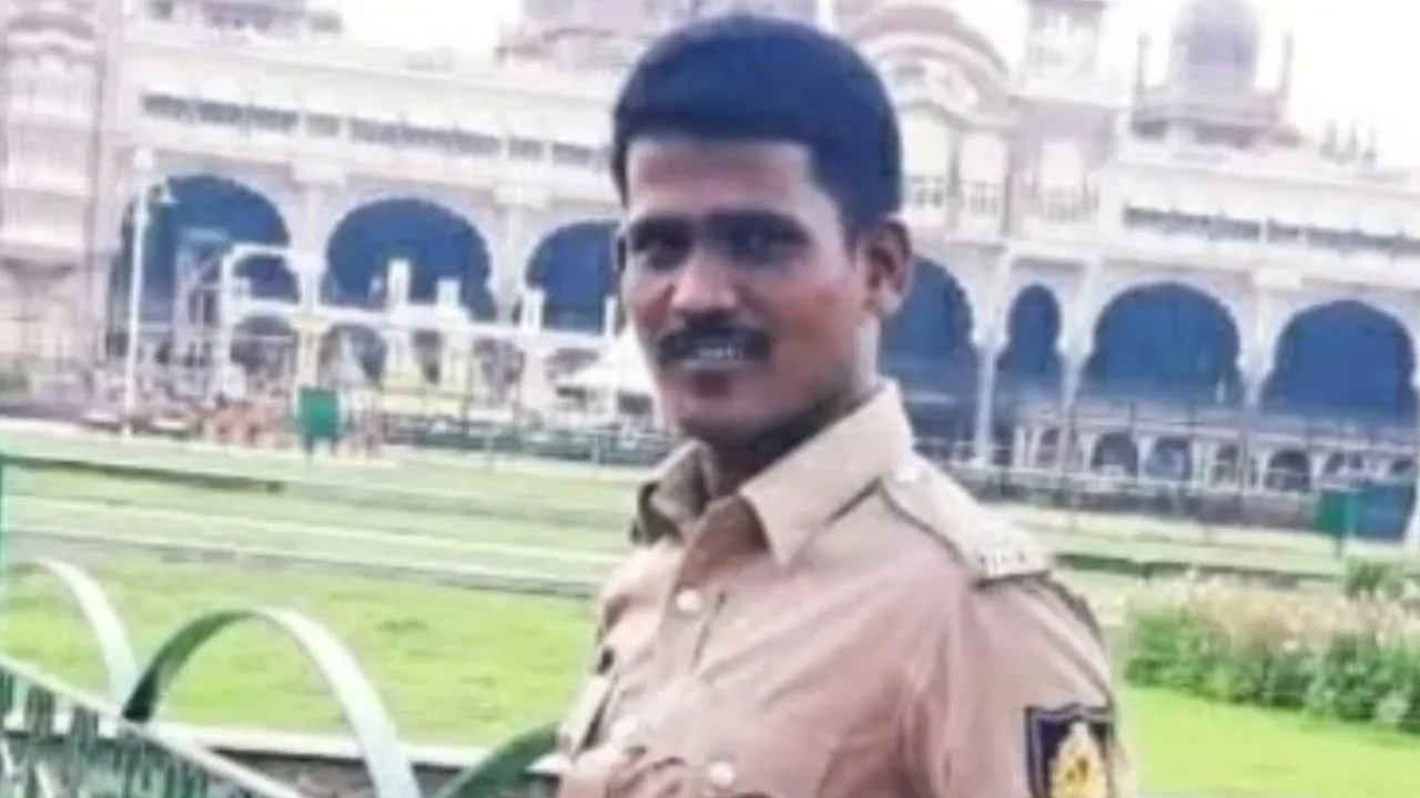 Kalaburagi News: ಕರ್ತವ್ಯದ ವೇಳೆಯೇ ರೈಫಲ್‌ನಿಂದ ಗುಂಡು ಹಾರಿಸಿಕೊಂಡು ಕಾನ್‌ಸ್ಟೇಬಲ್‌ ಆತ್ಮಹತ್ಯೆ!