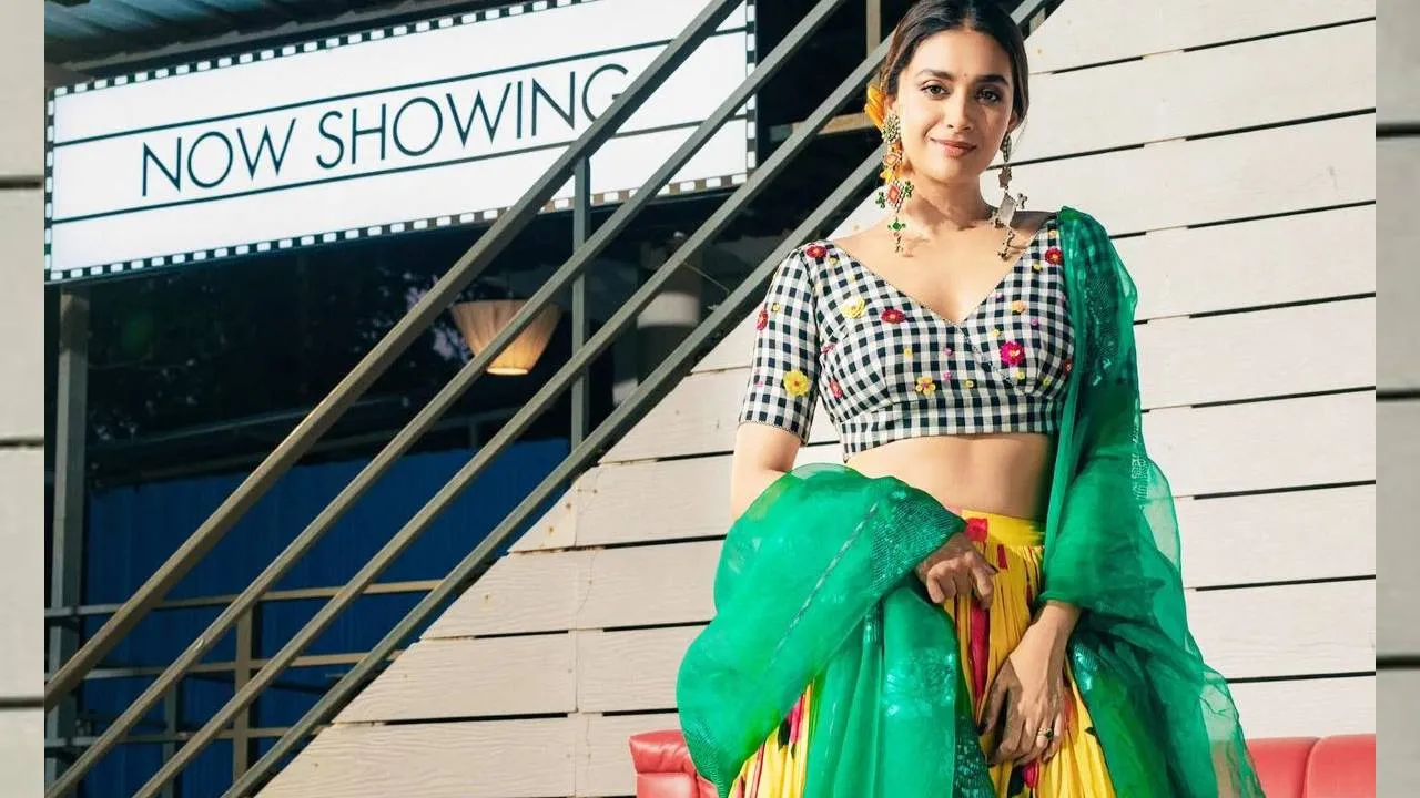 Star Fashion 2025: ಲೆಹೆಂಗಾಗೆ ಶೂ ಧರಿಸಿ ಸ್ಟೈಲಿಂಗ್‌ ರೂಲ್ಸ್ ಬ್ರೇಕ್‌ ಮಾಡಿದ ಕೀರ್ತಿ ಸುರೇಶ್‌ - Image 4