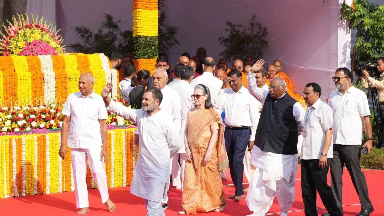 BR Ambedkar Birth Anniversary: ಅಂಬೇಡ್ಕರ್‌ 134ನೇ ಜನ್ಮ ದಿನಾಚರಣೆ; ಪ್ರಧಾನಿ, ರಾಷ್ಟ್ರಪತಿ ಸಹಿತ ಗಣ್ಯರಿಂದ ಗೌರವ ನಮನ - Image 3