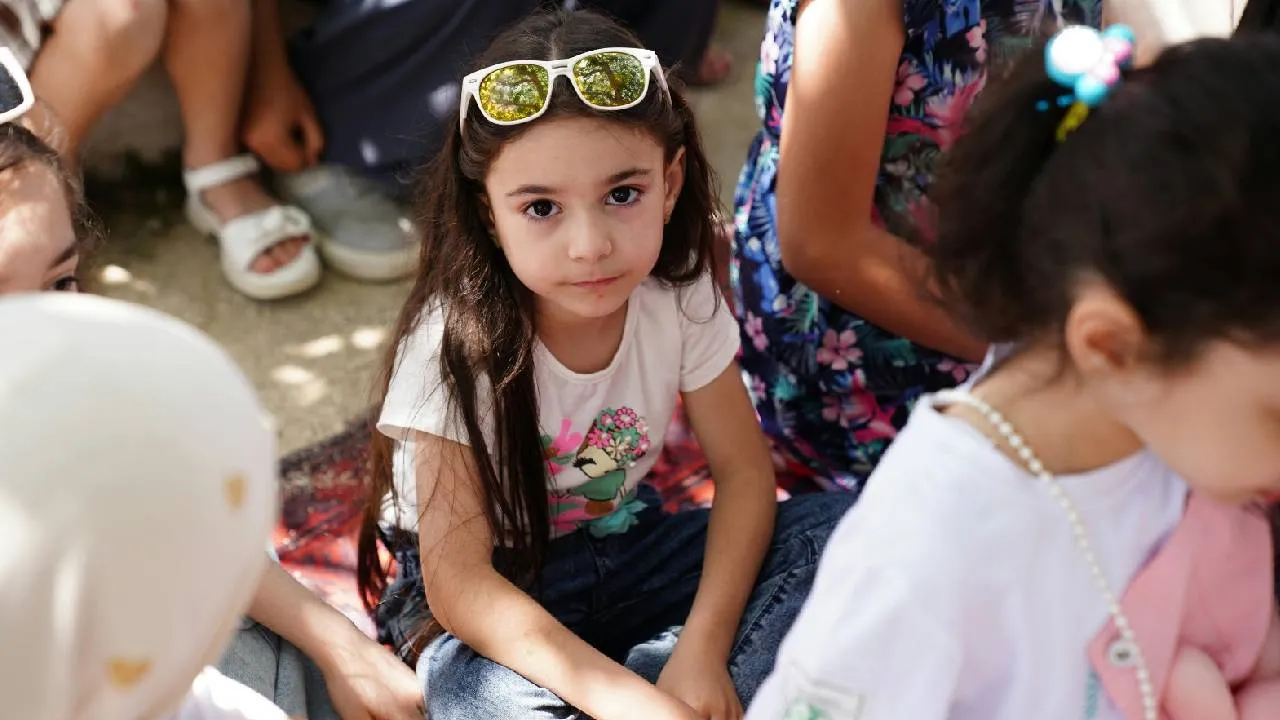 Kids Fashion 2025: ಮಕ್ಕಳ ಸ್ಟೈಲಿಂಗ್‌ಗೆ ಸೇರಿದ ಕಲರ್‌ಫುಲ್ ಫಂಕಿ ಸನ್ ಗ್ಲಾಸ್ - Image 3