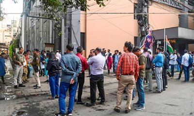 ಕೊಲ್ಕತ್ತಾದಲ್ಲಿ ಭೂಕಂಪನ ; ಮನೆಯಿಂದ ಹೊಗೆ ಓಡಿ ಬಂದ ಜನ