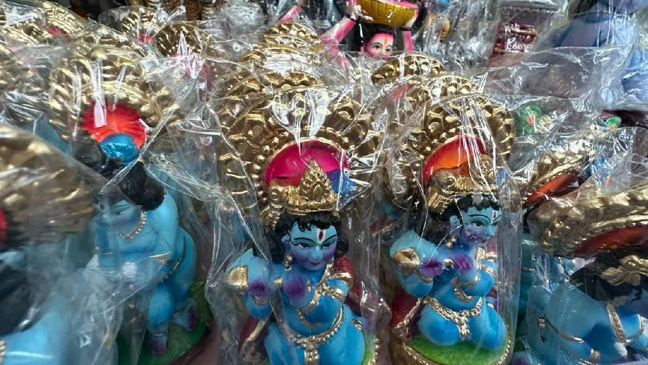 Krishna Janmastami 2026: ಉದ್ಯಾನನಗರಿಯಲ್ಲಿ ಕೃಷ್ಣ ಜನ್ಮಾಷ್ಟಮಿ ಶಾಪಿಂಗ್ ಸಡಗರ - Image 2