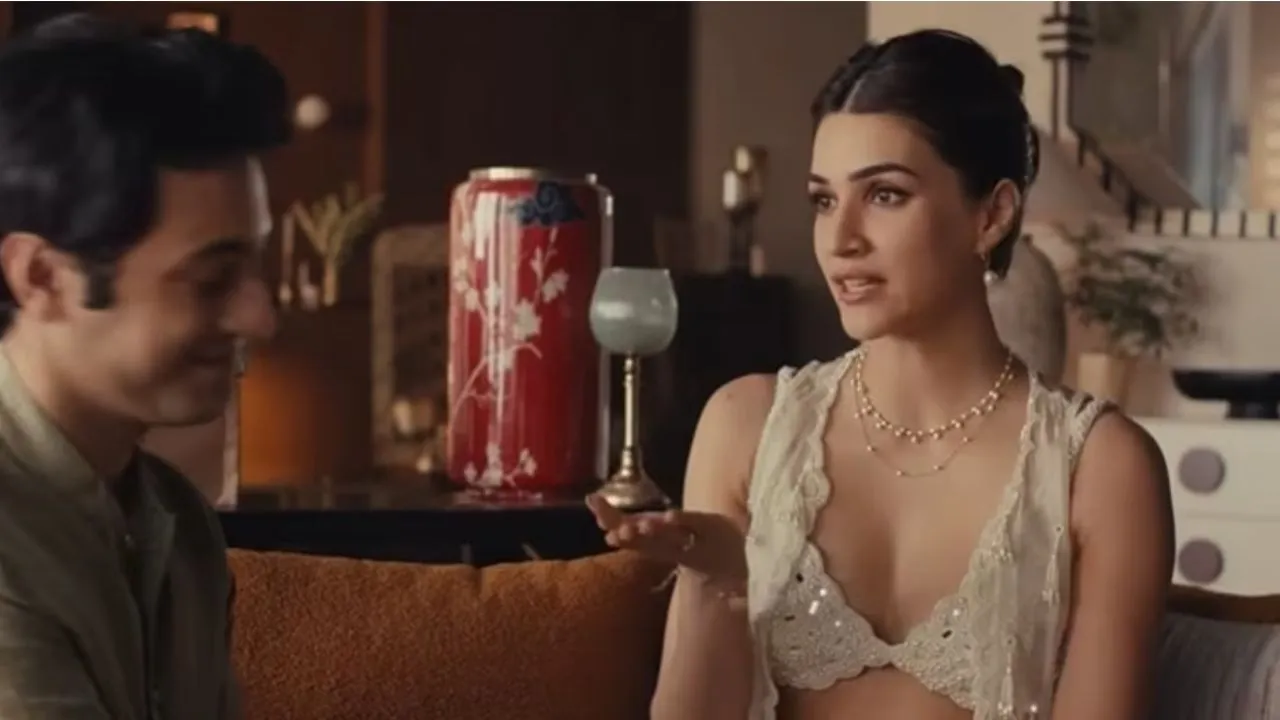 Kriti Sanon: ʼʼಮಹಿಳೆಯ ಡ್ರೆಸ್‌ ಬಗ್ಗೆ ಕಾಮೆಂಟ್‌ ಮಾಡುವುದನ್ನು ಯಾವಾಗ ನಿಲ್ಲಿಸುತ್ತೇವೆ?ʼʼ ರಕ್ಷಾ ಬಂಧನ್ ಜಾಹೀರಾತು ವಿವಾದದ ಬಗ್ಗೆ ಕೃತಿ ಖಡಕ್‌ ರಿಪ್ಲೈ