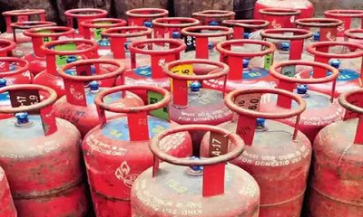 ಉಜ್ವಲ ಯೋಜನೆಗೆ 12 ಸಾವಿರ ಕೋಟಿ ರೂ;ಗೃಹಬಳಕೆ LPG ಸಿಲಿಂಡರ್‌ಗೆ 300 ರೂ.