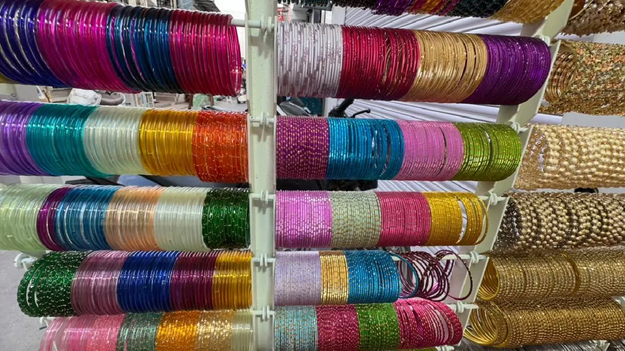 Bangles Fashion 2026: ವರಮಹಾಲಕ್ಷ್ಮೀ ಹಬ್ಬಕ್ಕೆ ಬಂತು ಕಲರ್‌ಫುಲ್‌ ಬಳೆಗಳು - Image 3