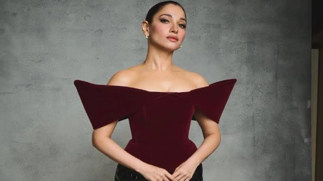 Star Fashion Review 2026: ರೆಕ್ಕೆಯಂತೆ ಕಾಣುವ ಹೈ ಫ್ಯಾಷನವೇರ್‌ಗೆ ಸೈ ಎಂದ ತಮನ್ನಾ - Image 2