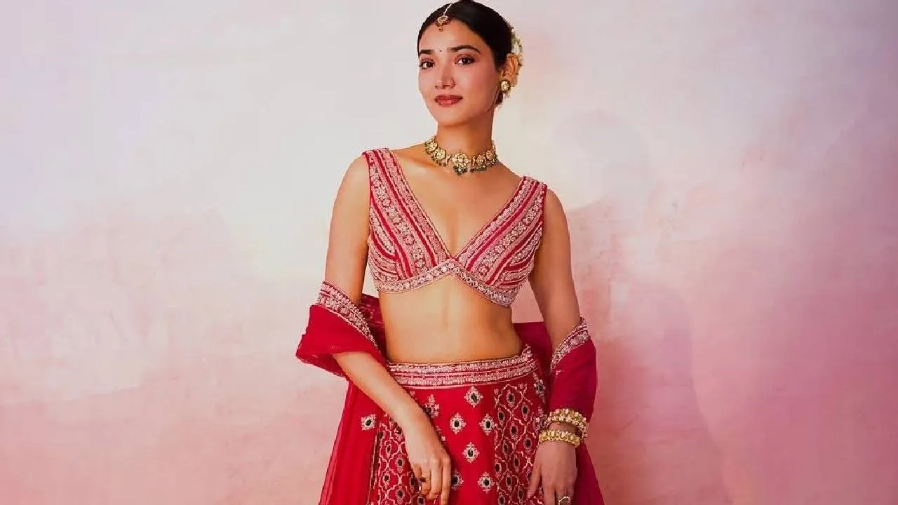 Lehenga Fashion 2026: ಎಥ್ನಿಕ್‌ ಲುಕ್‌ ನೀಡುವ ರೆಡ್‌ ಲೆಹೆಂಗಾ ಸೀಕ್ರೆಟ್ಸ್ - Image 2