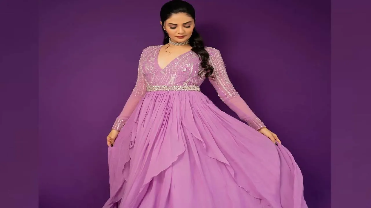 Gown Fashion 2026: ಅಸ್ಸೆಮ್ಮೆಟ್ರಿಕಲ್‌ ಜಾರ್ಜೆಟ್‌ ಗೌನ್‌ಗಳ ಜಾದೂ - Image 4