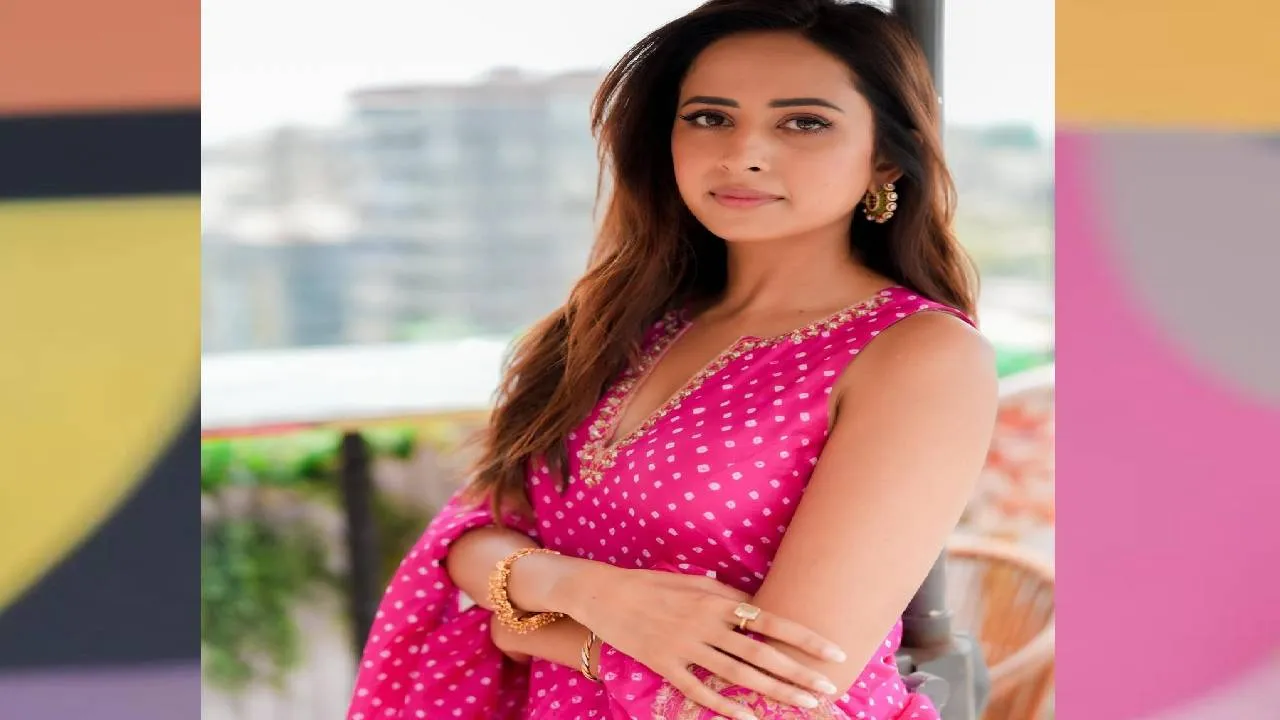 Season Fashion 2026: ಪಂಜಾಬಿ ಸೂಟ್‌ನೊಂದಿಗೆ ಬೆರೆತ ಬಾಂದನಿ ವಿನ್ಯಾಸ - Image 3