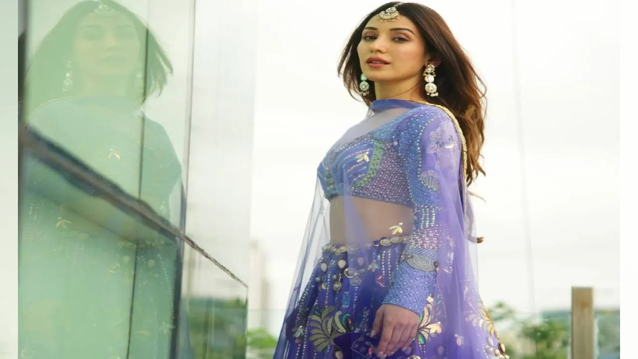 Lehenga Fashion 2026: ಗ್ರ್ಯಾಂಡ್‌ ಲೆಹೆಂಗಾಗೆ ಡಿಸೈನರ್‌ ಲಾಂಗ್‌ ಸ್ಲೀವ್‌ ಬ್ಲೌಸ್‌ ಸಾಥ್‌ - Image 3