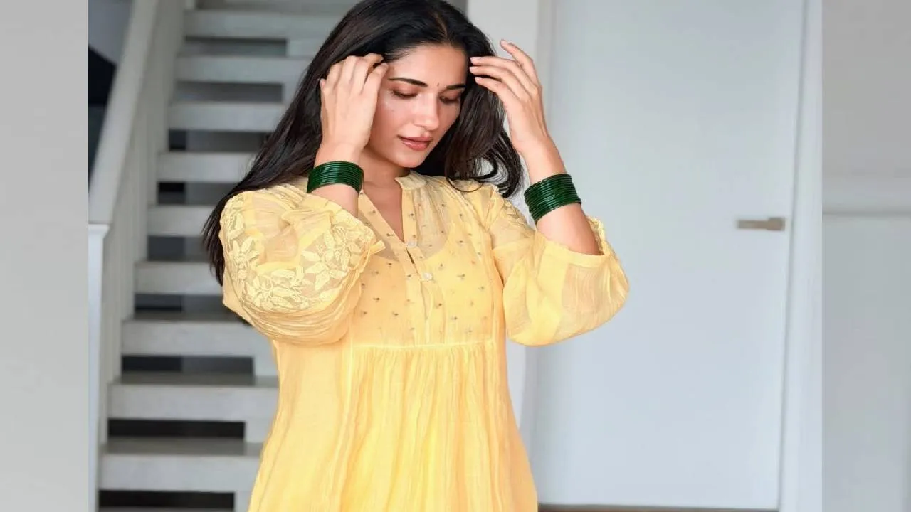 Season Fashion 2026: ಸಿಂಪಲ್‌ ಲುಕ್‌ಗಾಗಿ ಬೇಡಿಕೆ ಸೃಷ್ಟಿಸಿಕೊಂಡ ಚಂದೇರಿ ಸಿಲ್ಕ್‌ ಕುರ್ತಾ ಸೆಟ್ಸ್ - Image 4