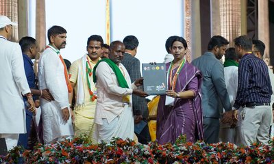 ಸಮರ್ಪಣೆ ಸಂಕಲ್ಪ ಸಮಾವೇಶ: ಹಕ್ಕು ಪತ್ರ ವಿತರಿಸಿದ ಹೆಬ್ಬಾಳ್ಕರ್