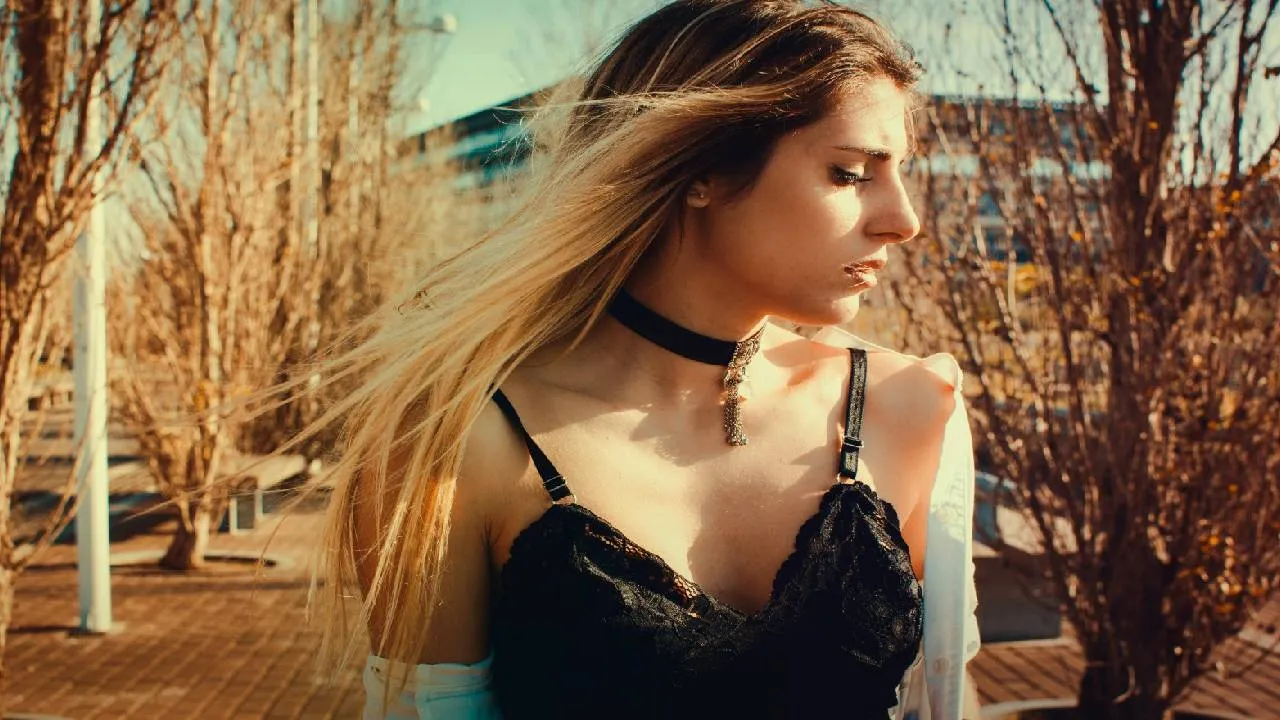 Summer Jewel Fashion 2026: ಬೇಸಿಗೆಗೆ ಮರಳಿದ ಲೈಟ್‌ವೇಟ್ ಟ್ಯಾಟೂ ಚೋಕರ್ಸ್ - Image 1