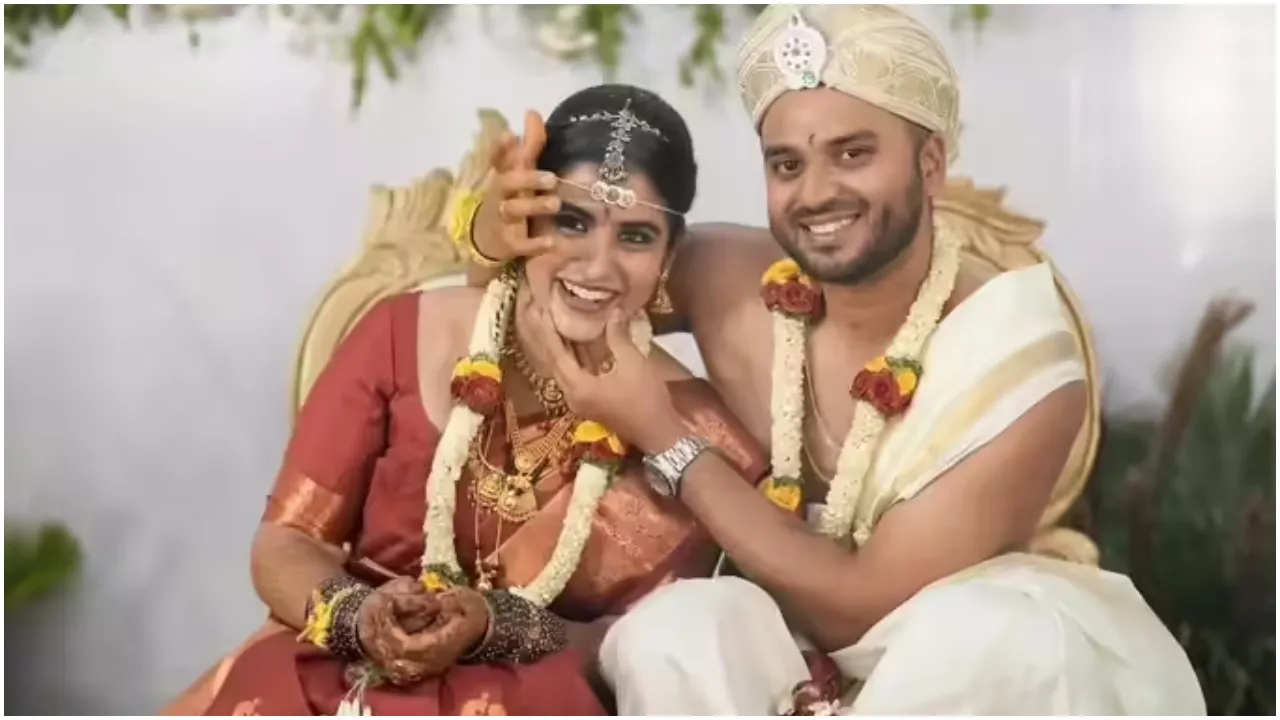 Year Ender 2025: ಈ ವರ್ಷ ದಾಂಪತ್ಯ ಬದುಕಿಗೆ ಕಾಲಿಟ್ಟ ಸ್ಯಾಂಡಲ್‌ವುಡ್‌ ಸೆಲೆಬ್ರಿಟಿಗಳು ಇವರೇ ನೋಡಿ; ಇಲ್ಲಿದೆ ಫುಲ್‌ ಲಿಸ್ಟ್‌ - Image 5