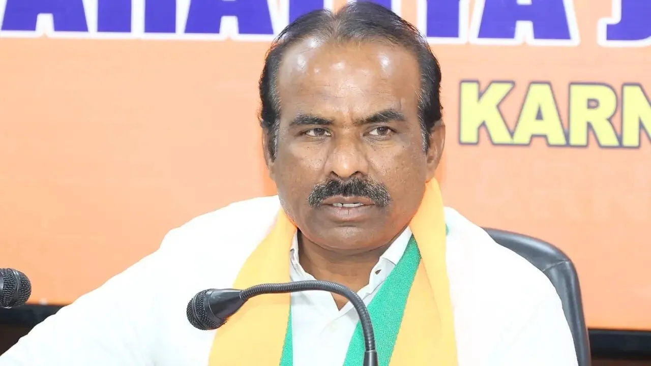 IAS​ ಅಧಿಕಾರಿ ಫೌಜಿಯಾ ವಿರುದ್ಧ ಅವಹೇಳನ ಹೇಳಿಕೆ ಪ್ರಕರಣ: ಬಿಜೆಪಿ MLC ಎನ್. ರವಿಕುಮಾರ್‌ಗೆ  ಜಾಮೀನು ರಹಿತ ಬಂಧನ ವಾರಂಟ್