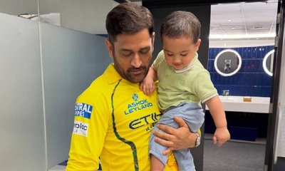 ಸರ್ಫರಾಜ್‌ ಖಾನ್‌ ಮಗುವಿನ ಜತೆ ಆಟವಾಡಿದ ಧೋನಿ