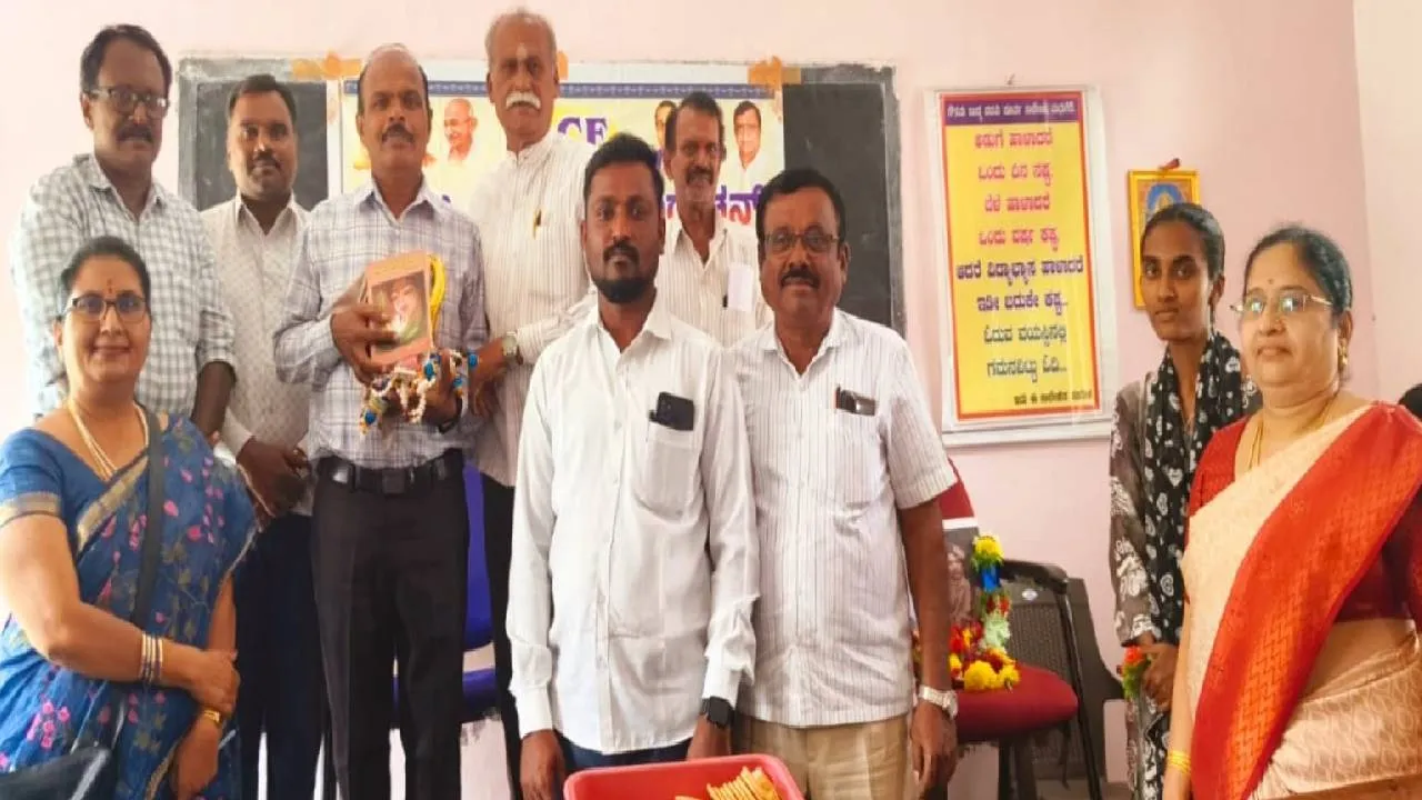 Madhugiri News: ಫ.ಗು.ಹಳಕಟ್ಟಿ ಅವರ ವ್ಯಕ್ತಿತ್ವ ಎಲ್ಲರಿಗೂ ಮಾದರಿ: ಪ್ರೊ.ಡಿ.ಎಸ್. ಮುನೀಂದ್ರ ಕುಮಾರ್