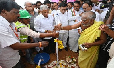 ಮಧುಗಿರಿ ರೈಲ್ವೆ ನಿಲ್ದಾಣ ಕಾಮಗಾರಿಗೆ ಸಚಿವ ವಿ. ಸೋಮಣ್ಣ ಶಂಕುಸ್ಥಾಪನೆ