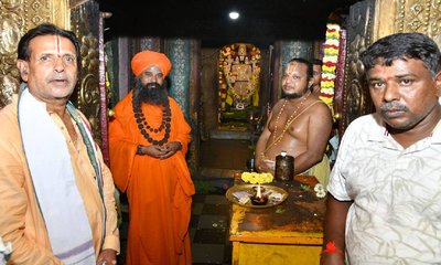 ಮಧುಗಿರಿಯ ಶ್ರೀ ಲಕ್ಷ್ಮಿ ವೆಂಕಟರಮಣ ಸ್ವಾಮಿ ದೇವಾಲಯದಲ್ಲಿ ವಿಶೇಷ ಪೂಜೆ