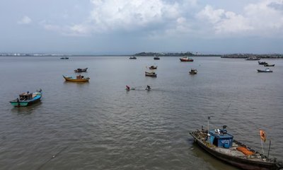 ರಾಯಗಢದ ಕರಾವಳಿಯಲ್ಲಿ ಅನುಮಾನಾಸ್ಪದ ಬೋಟ್​ ಪತ್ತೆ