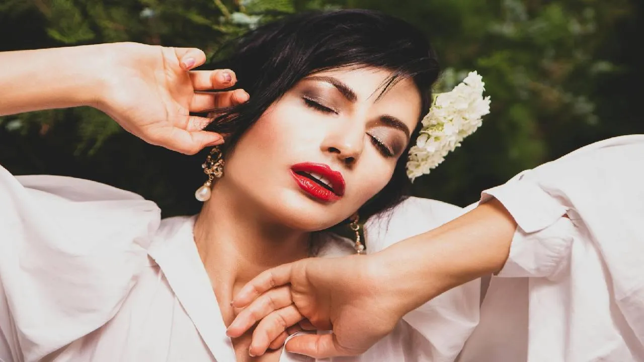 Summer Makeup Tips 2026: ಬೇಸಿಗೆಯಲ್ಲಿ ಮೇಕಪ್‌ ಕಾಪಾಡಿಕೊಳ್ಳಲು ಹೀಗೆ ಮಾಡಿ ನೋಡಿ! - Image 3