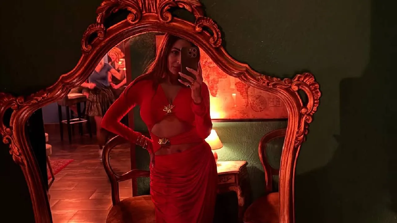 Malaika Arora: ಮಗನ ಜೊತೆ ಭರ್ಜರಿ ವೆಕೇಶನ್‌! ಮಲೈಕಾ ಅರೋರಾ ಹಾಟ್‌ ಫೋಟೋಸ್‌ ಫುಲ್‌ ವೈರಲ್ - Image 5