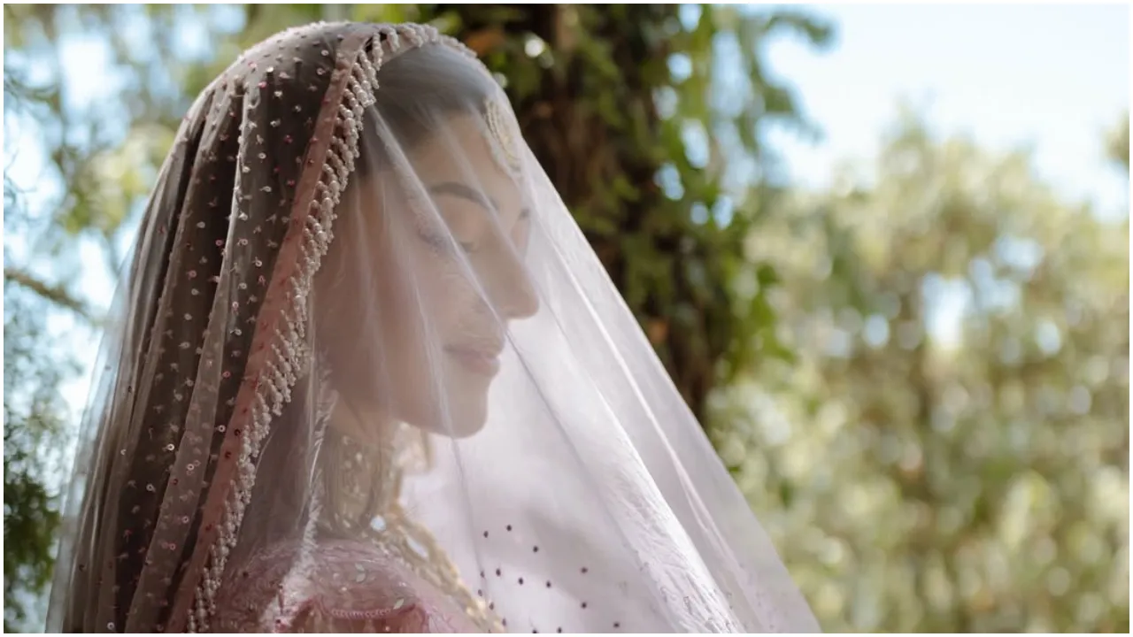 Photos: ದಾಂಪತ್ಯ ಬದುಕಿಗೆ ಕಾಲಿಟ್ಟ ನಟಿ ಮೆಹ್ರೀನ್ ಪಿರ್ಝಾದಾ; ಹಿಮಾಚಲ ಪ್ರದೇಶದಲ್ಲಿ ಅರ್ಷ್‌ ಔಲಕ್ ಜೊತೆ ಅದ್ದೂರಿಯಾಗಿ ನಡೆದ ವಿವಾಹ - Image 10