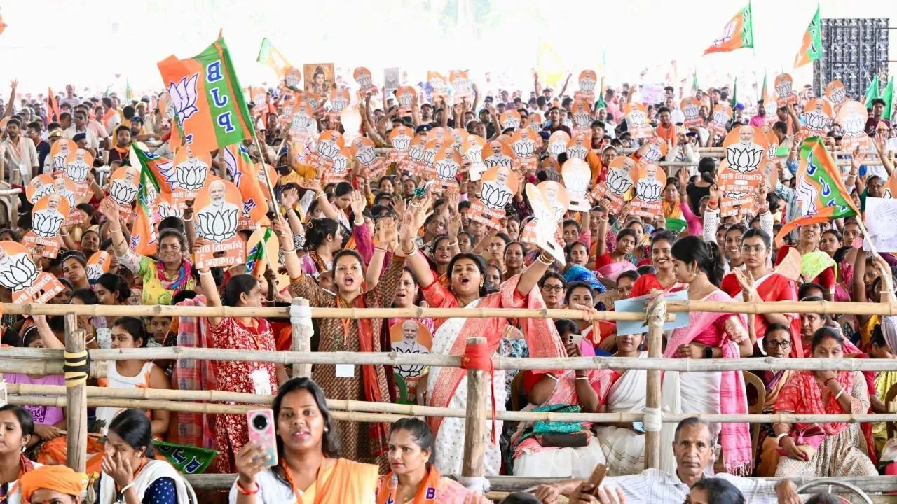 West Bengal Assembly Polls: ಮಾತುವಾ ದೇಗುಲಕ್ಕೆ ಪ್ರಧಾನಿ ನರೇಂದ್ರ ಮೋದಿ ಭೇಟಿ; ರಾಜಕೀಯ ಬದಲಾವಣೆ ಇಲ್ಲಿಂದಲೇ ಆರಂಭವಾಗುತ್ತ? - Image 4