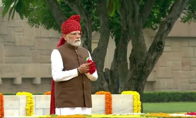 ಕೆಂಗಂದು ಬಣ್ಣದ ಪೇಟ ಧರಿಸಿದ ಪ್ರಧಾನಿ ನರೇಂದ್ರ ಮೋದಿ