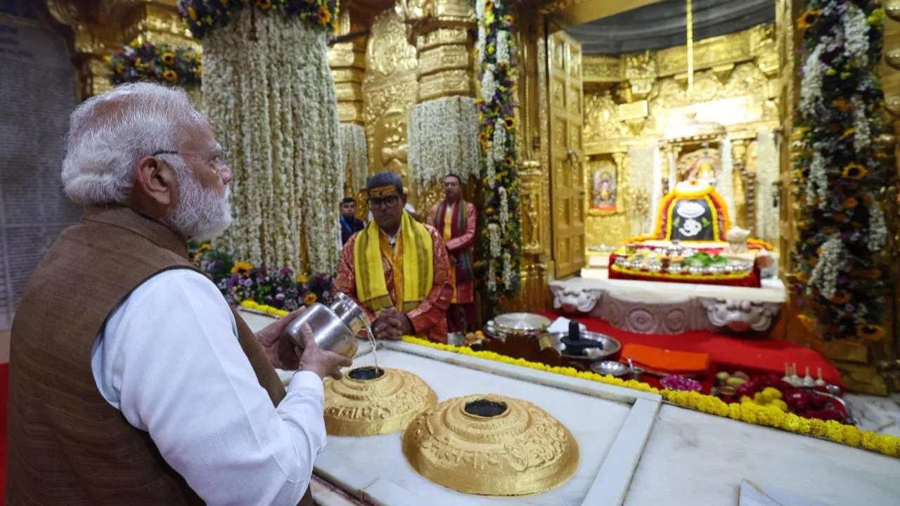 ಗುಜರಾತ್‌ನ ಸೋಮನಾಥ ದೇಗುಲದಲ್ಲಿ ನರೇಂದ್ರ ಮೋದಿ ವಿಶೇಷ ಪೂಜೆ; ಪೋಖ್ರಾನ್​ ಅಣ್ವಸ್ತ್ರ ಪರೀಕ್ಷೆ, ವಾಜಪೇಯಿ ಸ್ಮರಿಸಿದ ಪ್ರಧಾನಿ - Image 3