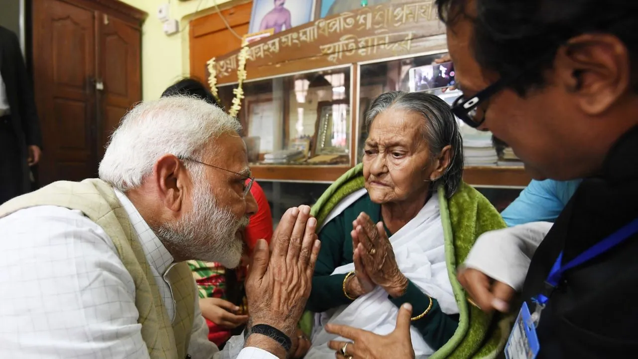 West Bengal Assembly Polls: ಮಾತುವಾ ದೇಗುಲಕ್ಕೆ ಪ್ರಧಾನಿ ನರೇಂದ್ರ ಮೋದಿ ಭೇಟಿ; ರಾಜಕೀಯ ಬದಲಾವಣೆ ಇಲ್ಲಿಂದಲೇ ಆರಂಭವಾಗುತ್ತ? - Image 2