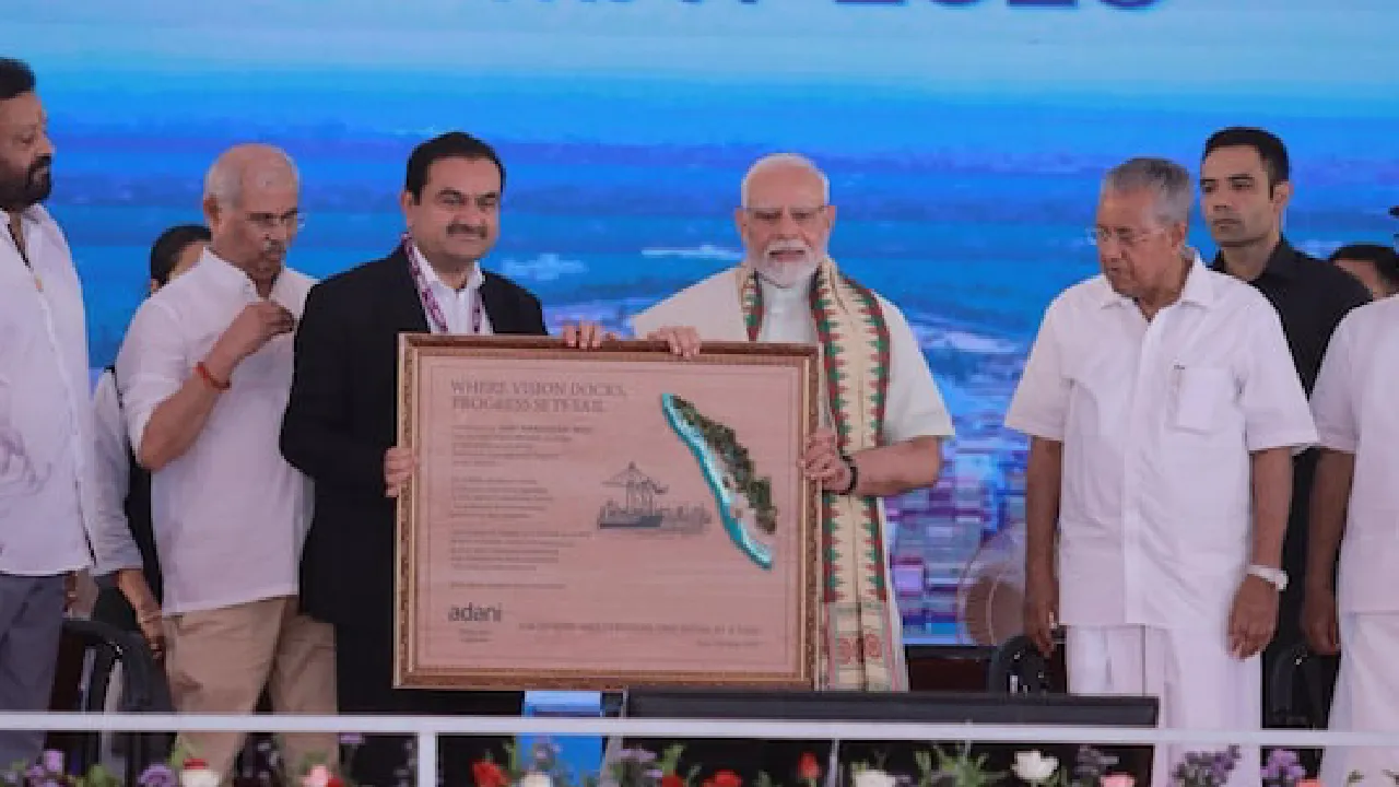 Shashi Tharoor:  "ನಾನು ಶಶಿ ತರೂರ್‌ ಒಂದೇ ವೇದಿಕೆಯಲ್ಲಿರುವುದನ್ನು ನೋಡಿ ಹಲವರಿಗೆ ನಿದ್ದೆ ಬರುವುದಿಲ್ಲ" ; ಕೇರಳದಲ್ಲಿ ಮೋದಿ ಹೇಳಿಕೆ - Image 4