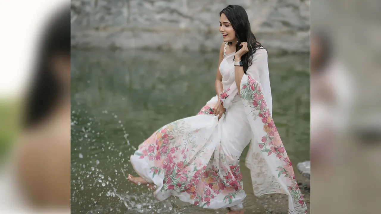 Mokshitha Pai: ನದಿಯ ತಡದಲ್ಲಿ ಬಿಳಿ ಸೀರೆಯುಟ್ಟು ಫೋಟೋಕ್ಕೆ ಪೋಸ್ ಕೊಟ್ಟ ಮೋಕ್ಷಿತಾ - Image 3