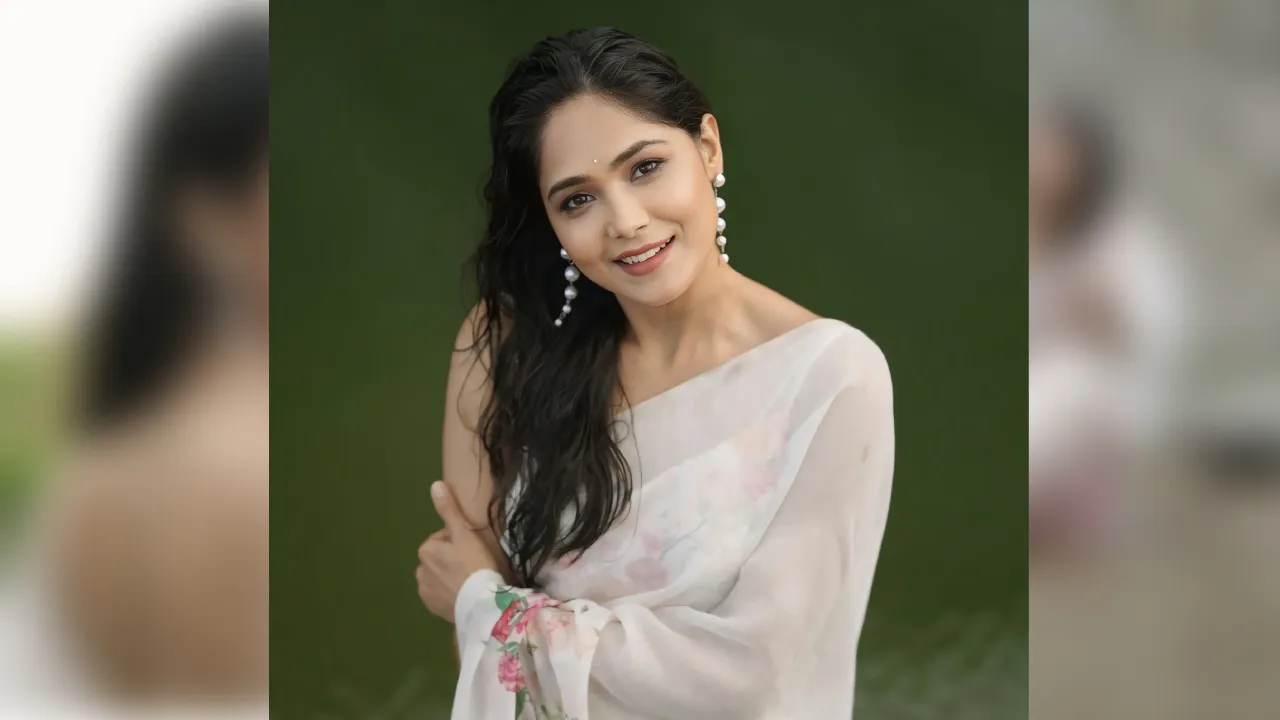 Mokshitha Pai: ನದಿಯ ತಡದಲ್ಲಿ ಬಿಳಿ ಸೀರೆಯುಟ್ಟು ಫೋಟೋಕ್ಕೆ ಪೋಸ್ ಕೊಟ್ಟ ಮೋಕ್ಷಿತಾ - Image 2