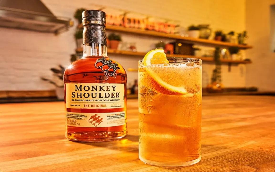 Monkey_serve_bottle_shot