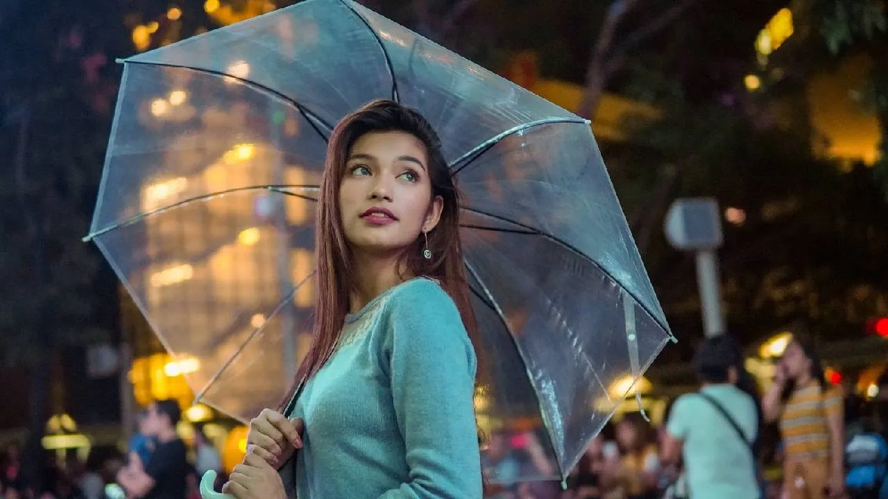 Monsoon Fashion Tips 2026: ಯುವತಿಯರ ಮಾನ್ಸೂನ್ ಫ್ಯಾಷನ್‌ವೇರ್ಸ್ ಹೀಗಿದ್ದರೇ ಚೆನ್ನ! - Image 2