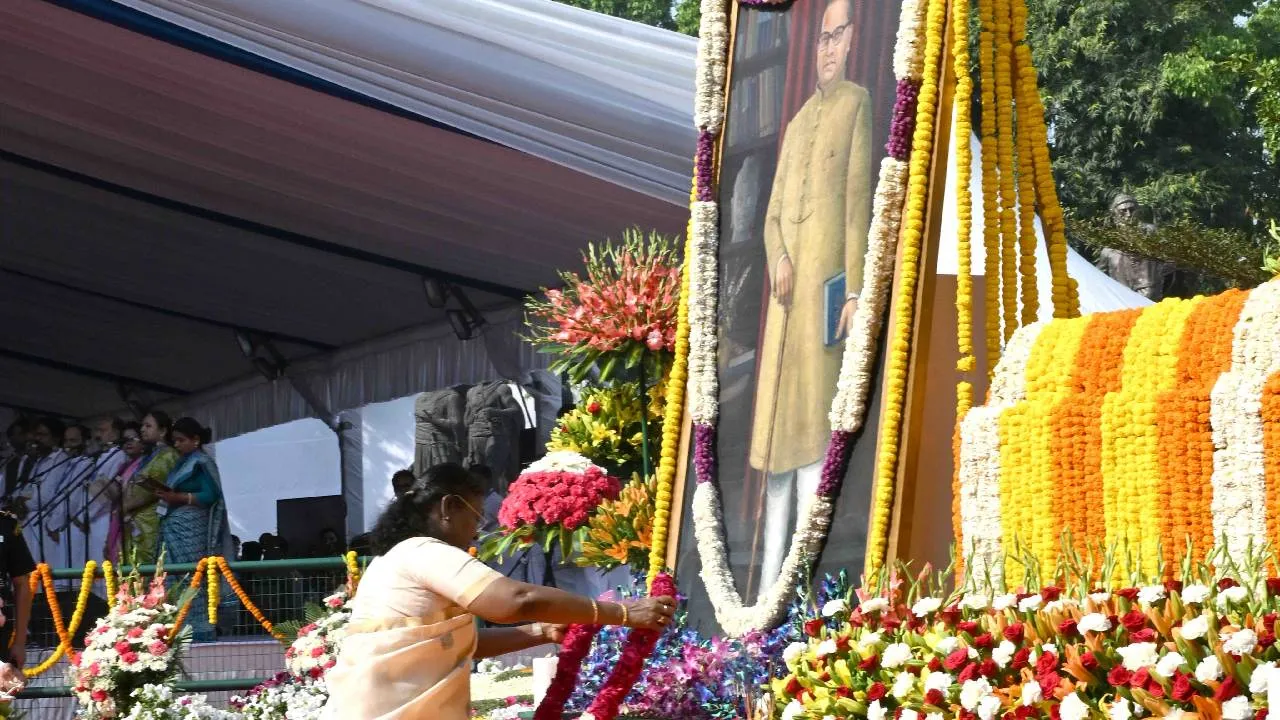 BR Ambedkar Birth Anniversary: ಅಂಬೇಡ್ಕರ್‌ 134ನೇ ಜನ್ಮ ದಿನಾಚರಣೆ; ಪ್ರಧಾನಿ, ರಾಷ್ಟ್ರಪತಿ ಸಹಿತ ಗಣ್ಯರಿಂದ ಗೌರವ ನಮನ - Image 1