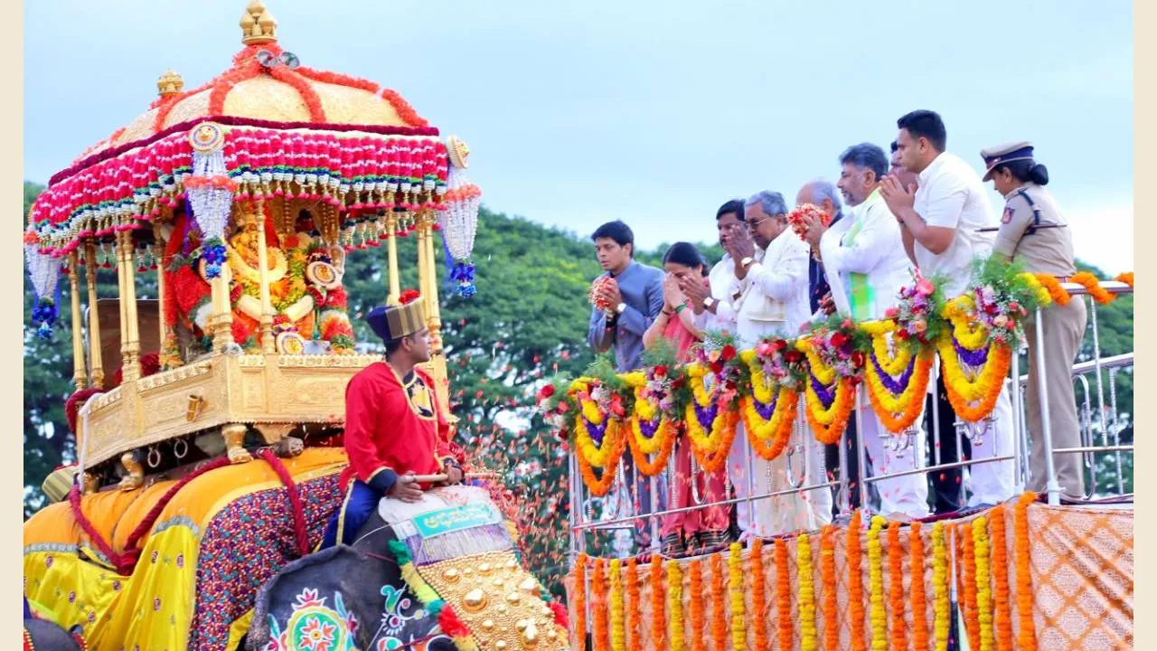 Mysuru Dasara: ಜನರ ಆಶೀರ್ವಾದದಿಂದ ಮುಖ್ಯಮಂತ್ರಿಯಾಗಿದ್ದೇನೆ ಎಂದ ಸಿದ್ದರಾಮಯ್ಯ