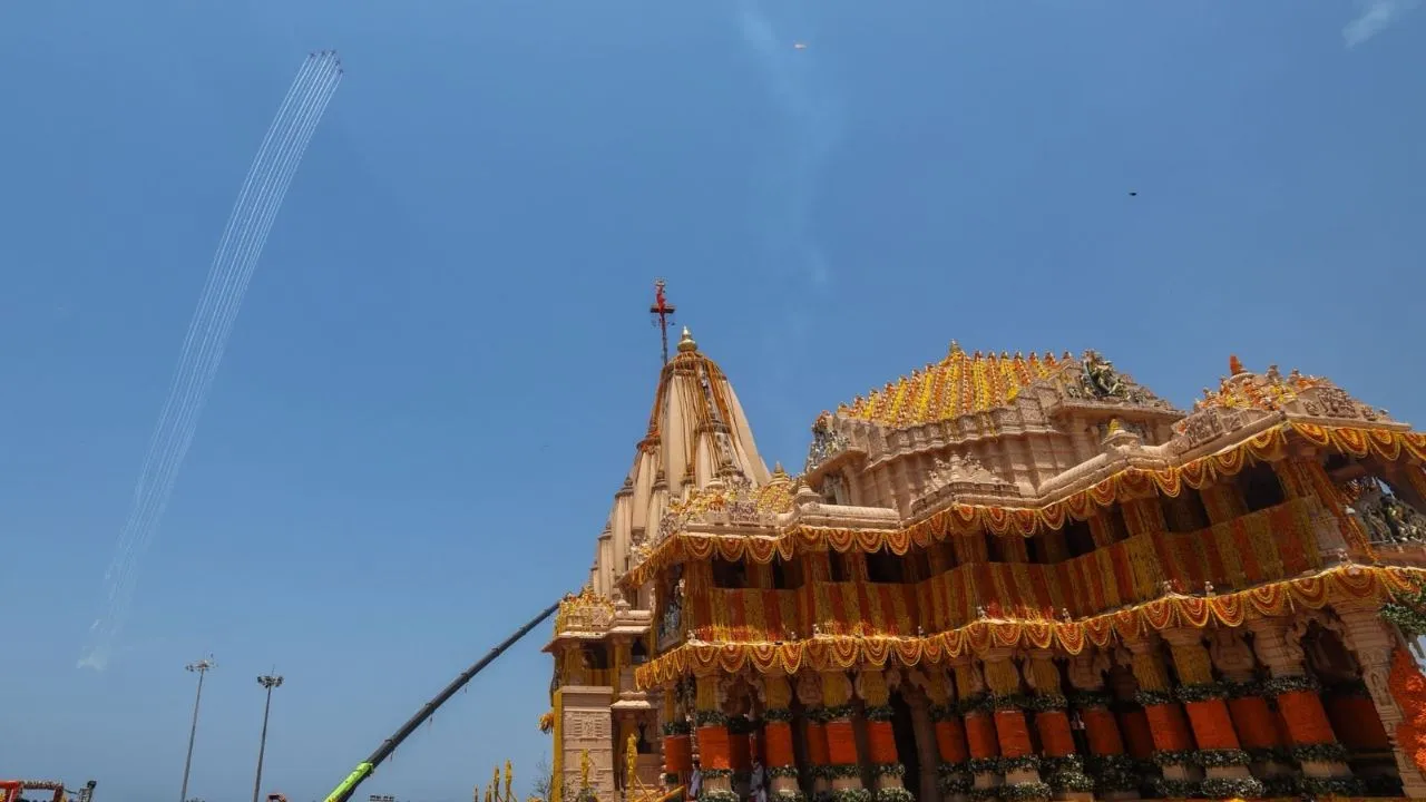 ಗುಜರಾತ್‌ನ ಸೋಮನಾಥ ದೇಗುಲದಲ್ಲಿ ನರೇಂದ್ರ ಮೋದಿ ವಿಶೇಷ ಪೂಜೆ; ಪೋಖ್ರಾನ್​ ಅಣ್ವಸ್ತ್ರ ಪರೀಕ್ಷೆ, ವಾಜಪೇಯಿ ಸ್ಮರಿಸಿದ ಪ್ರಧಾನಿ - Image 5
