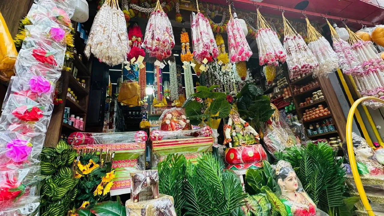 Navaratri Shopping 2026: ಎಲ್ಲೆಡೆ ನವರಾತ್ರಿ ಶಾಪಿಂಗ್‌ ಮೇನಿಯಾ - Image 1