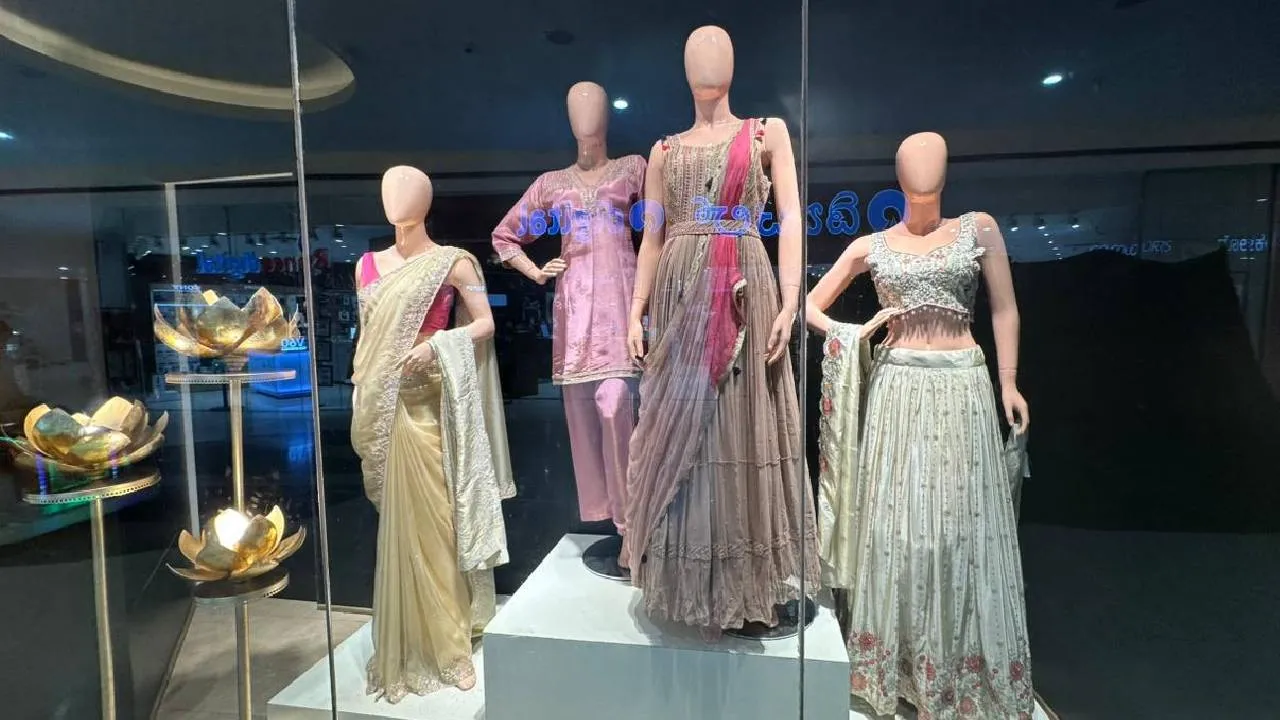 Navaratri/Dasara Trend 2025: ಫೆಸ್ಟೀವ್ ಸೀಸನ್‌ಗೂ ಮುನ್ನವೇ ಎಂಟ್ರಿ ಕೊಟ್ಟ ನವರಾತ್ರಿ ಟ್ರೆಡಿಷನಲ್‌ ವೇರ್ಸ್ - Image 3