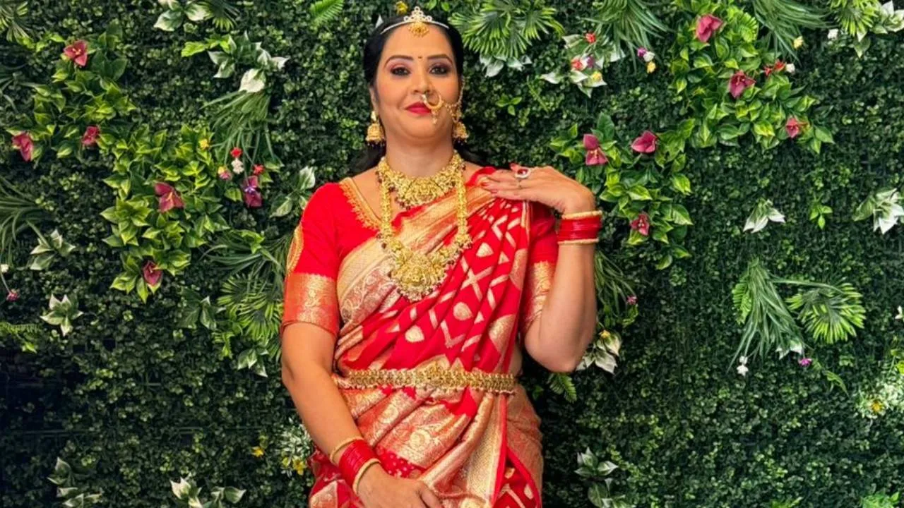 Navaratri Fashion 2025: ನವರಾತ್ರಿಯಲ್ಲಿ ಕೆಂಪು ವರ್ಣದ ಕಮಾಲ್! - Image 5